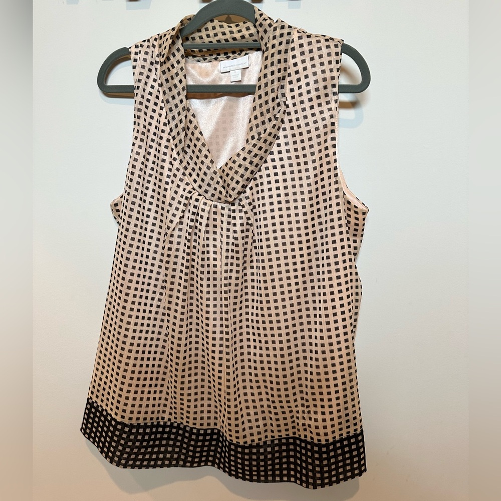 Shimmery mock neck tank - like new - New York & Co - size XL